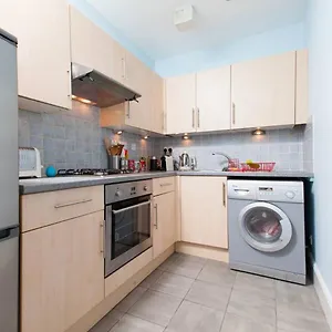  Apartment Bright And Modern Causewayside
