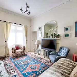  Holiday home Guestready - Classic Charm Near Holyrood Park