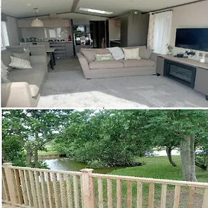 https://lake-view-lodge.hotelsin-chester.com